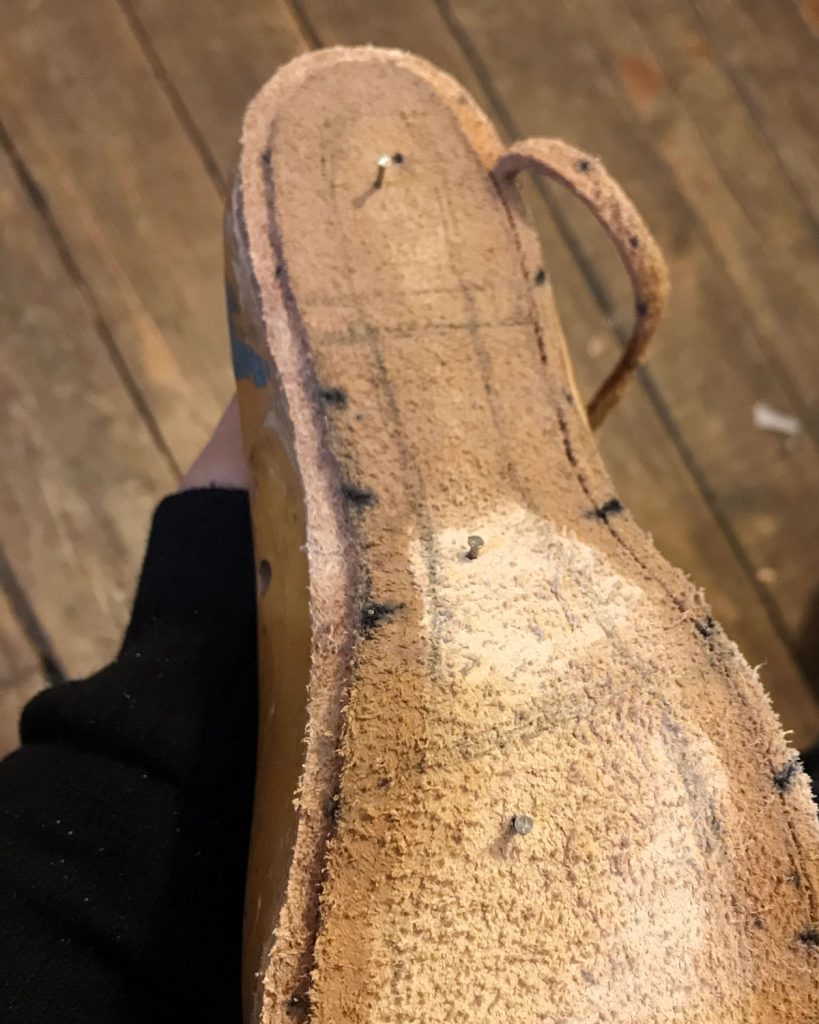 Carving a narrow strip around the outside of the insole